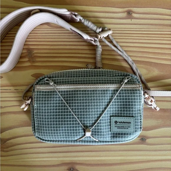 Lululemon Clippable Nano Pouch - Picture 3 of 8